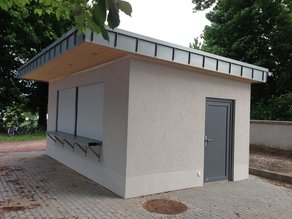 Fertigstellung 2013 - Nach dem Hochwasser wurde nochmal kräftig gebaut und unser Kiosk erstrahlt im neuen Glanz.